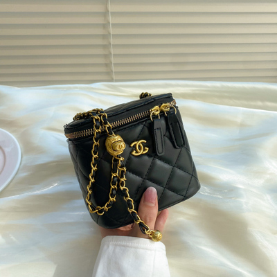 链条单肩斜挎女士小方包