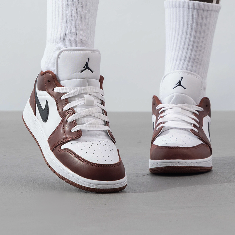 Nike/耐克大童篮球鞋女鞋AIR JORDAN 1 LOW SE运动鞋HF3188-102