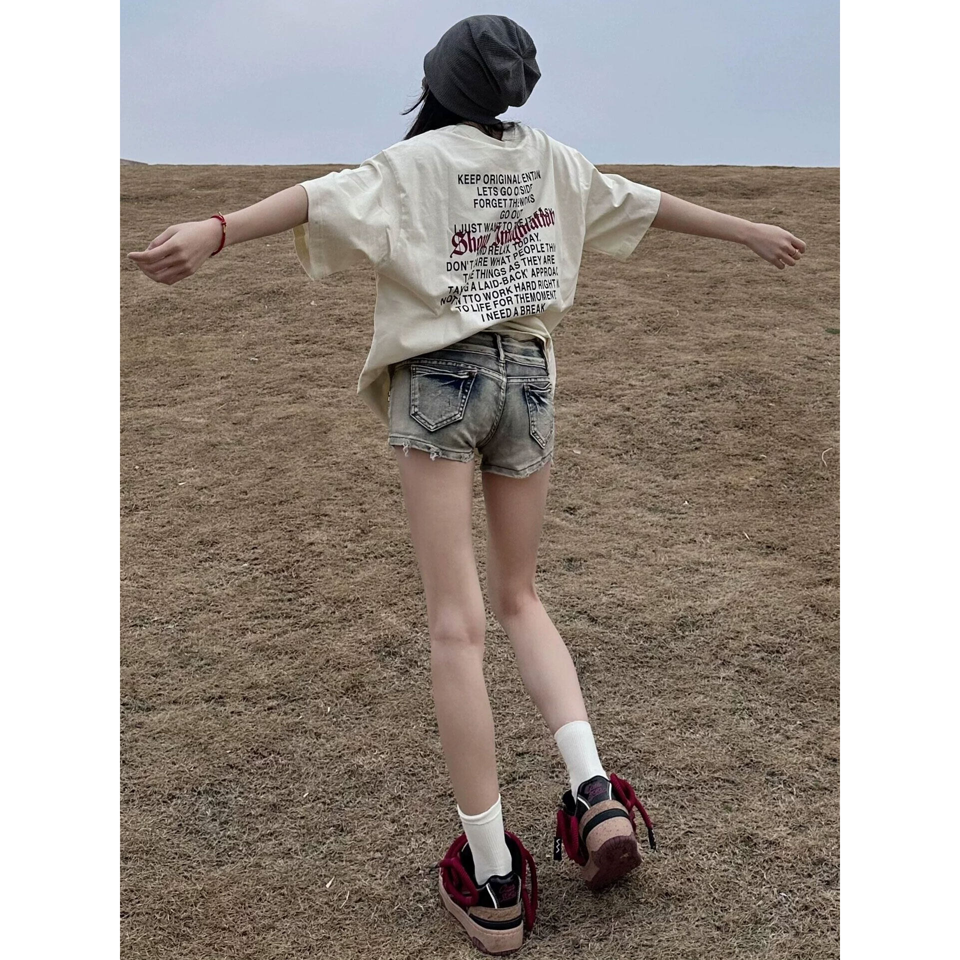 美式复古黄泥色毛边牛仔短裤女夏季大码胖mm低腰显瘦紧身包臀热裤