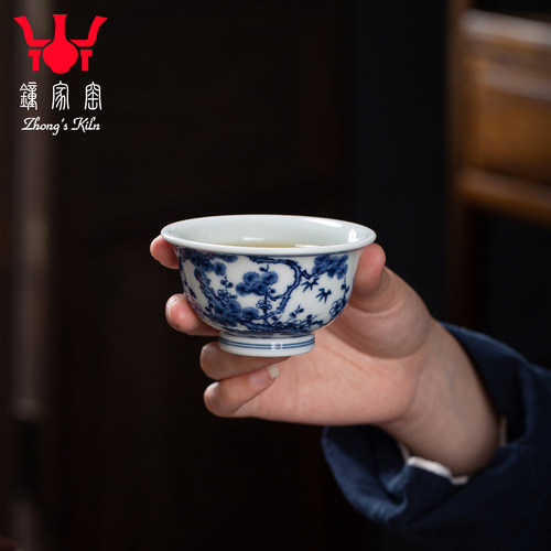 钟家窑陶瓷小主人杯景德镇柴窑青花手绘松竹梅小压手杯功夫茶客杯