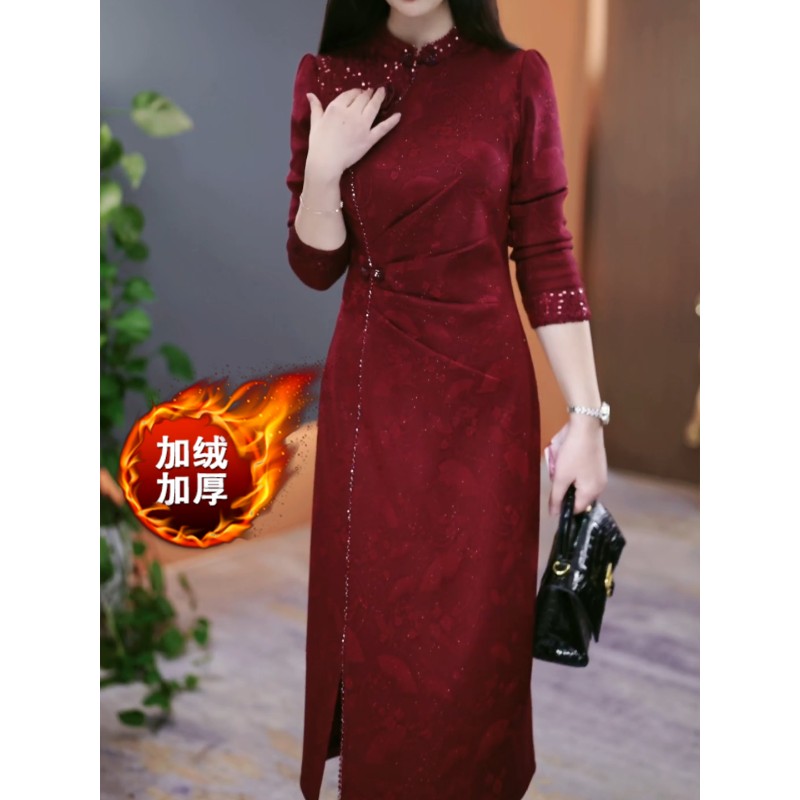 加绒加厚喜婆婆红色连衣裙2025冬季新款洋气减龄中长款晚礼服裙子