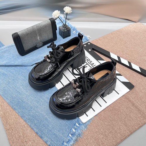 欧货2026春季新款时尚休闲鞋女