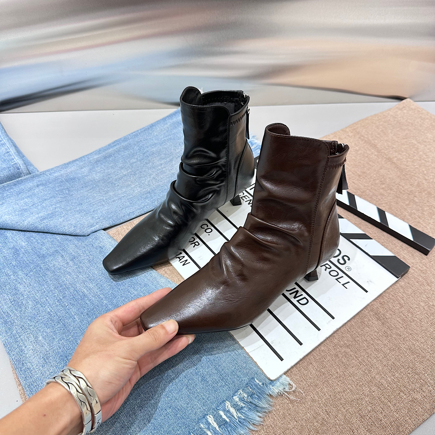 2025秋冬季新款复古风短筒堆堆靴小众高跟方头粗跟短靴女靴子潮鞋