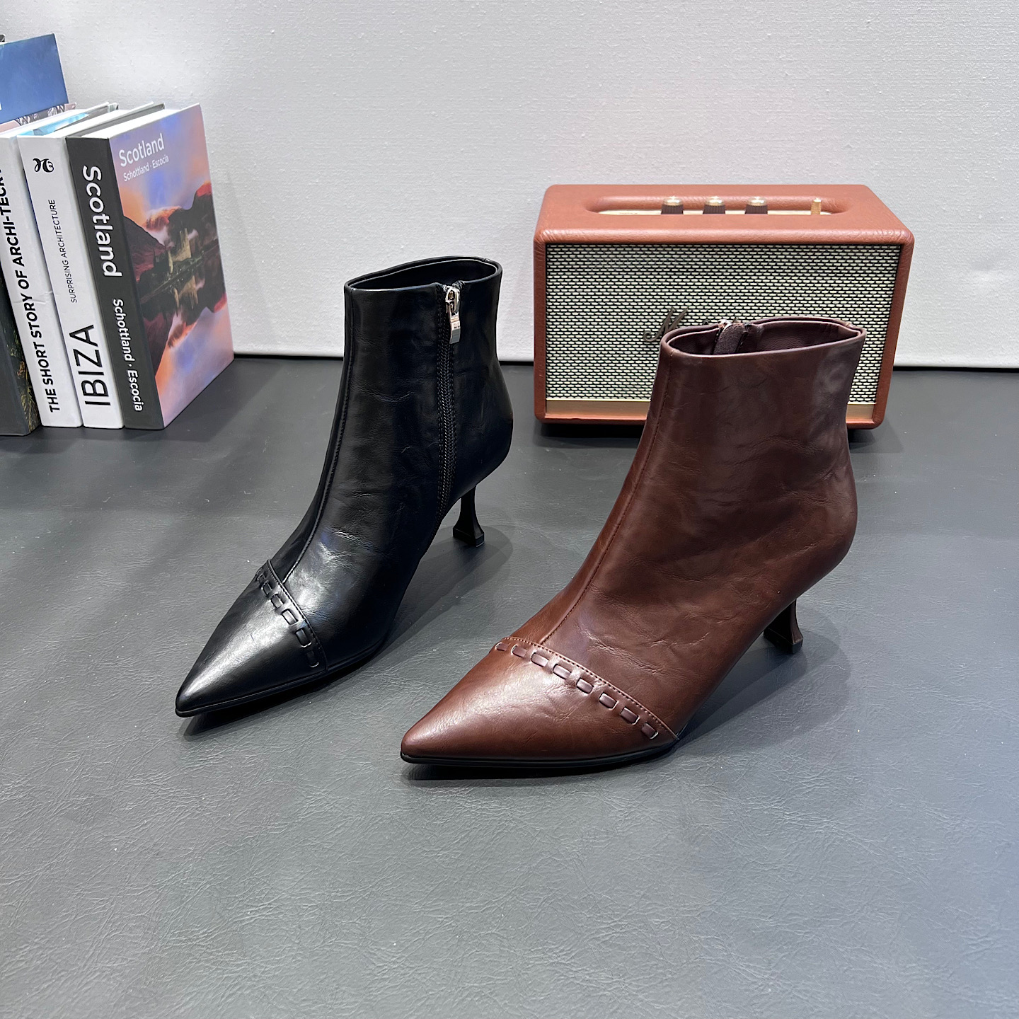 韩版加绒小短靴女2025秋冬新款时尚百搭马丁靴尖头细跟高跟女靴潮