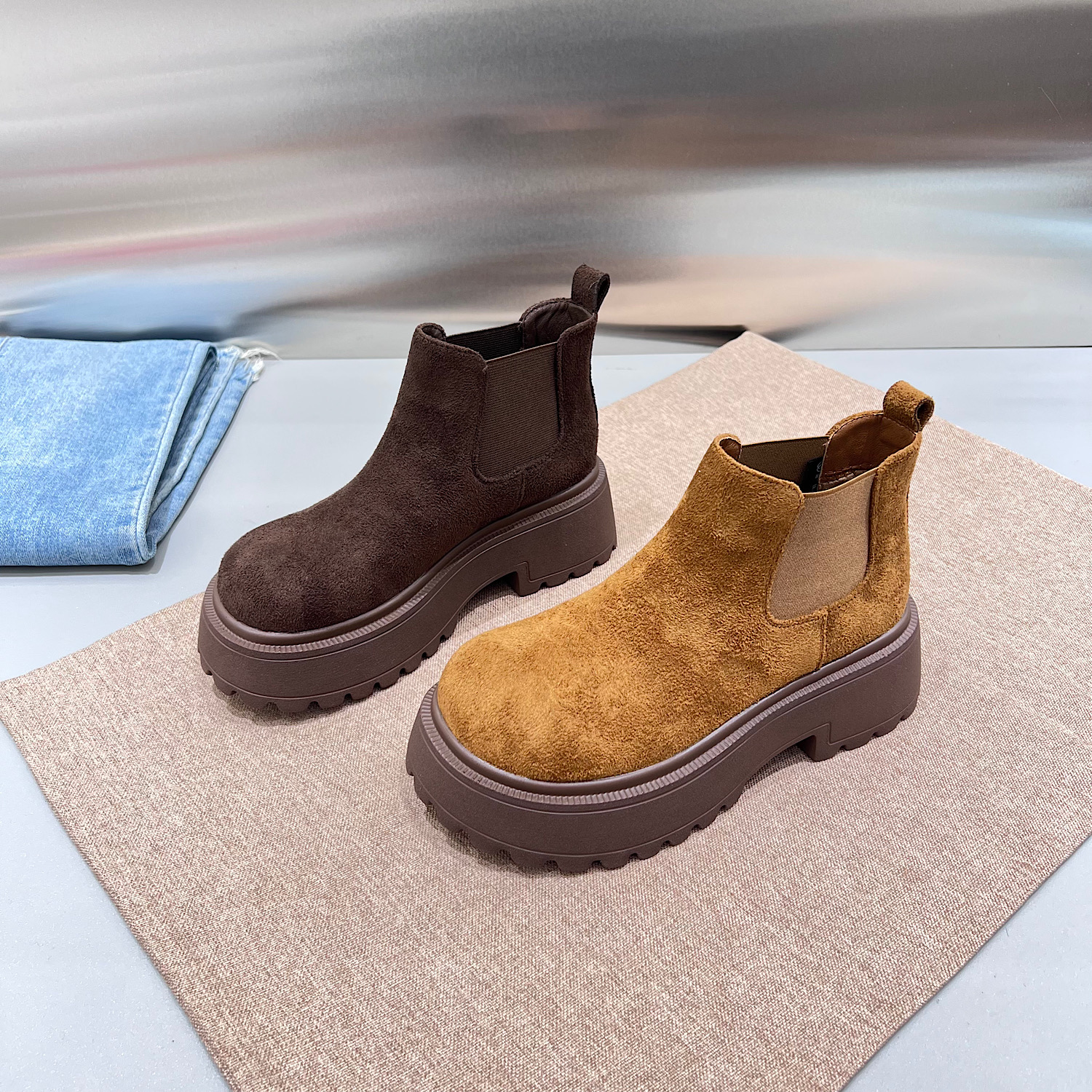 2025秋冬季新款时尚厚底短靴加绒保暖休闲烟筒靴圆头松糕底女靴子
