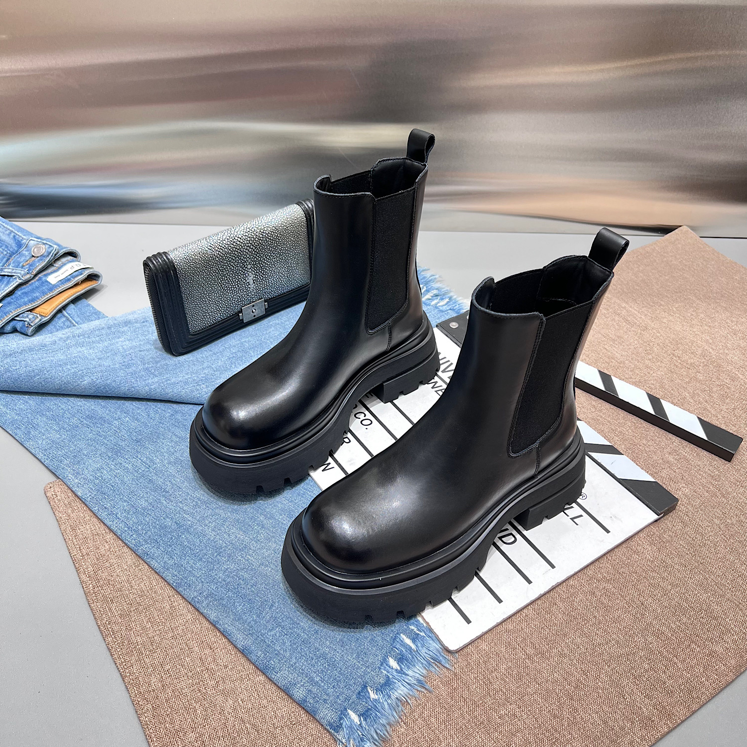 牛皮2025秋冬季新款厚底烟筒靴女靴短筒烟管马丁靴松紧口切尔西靴