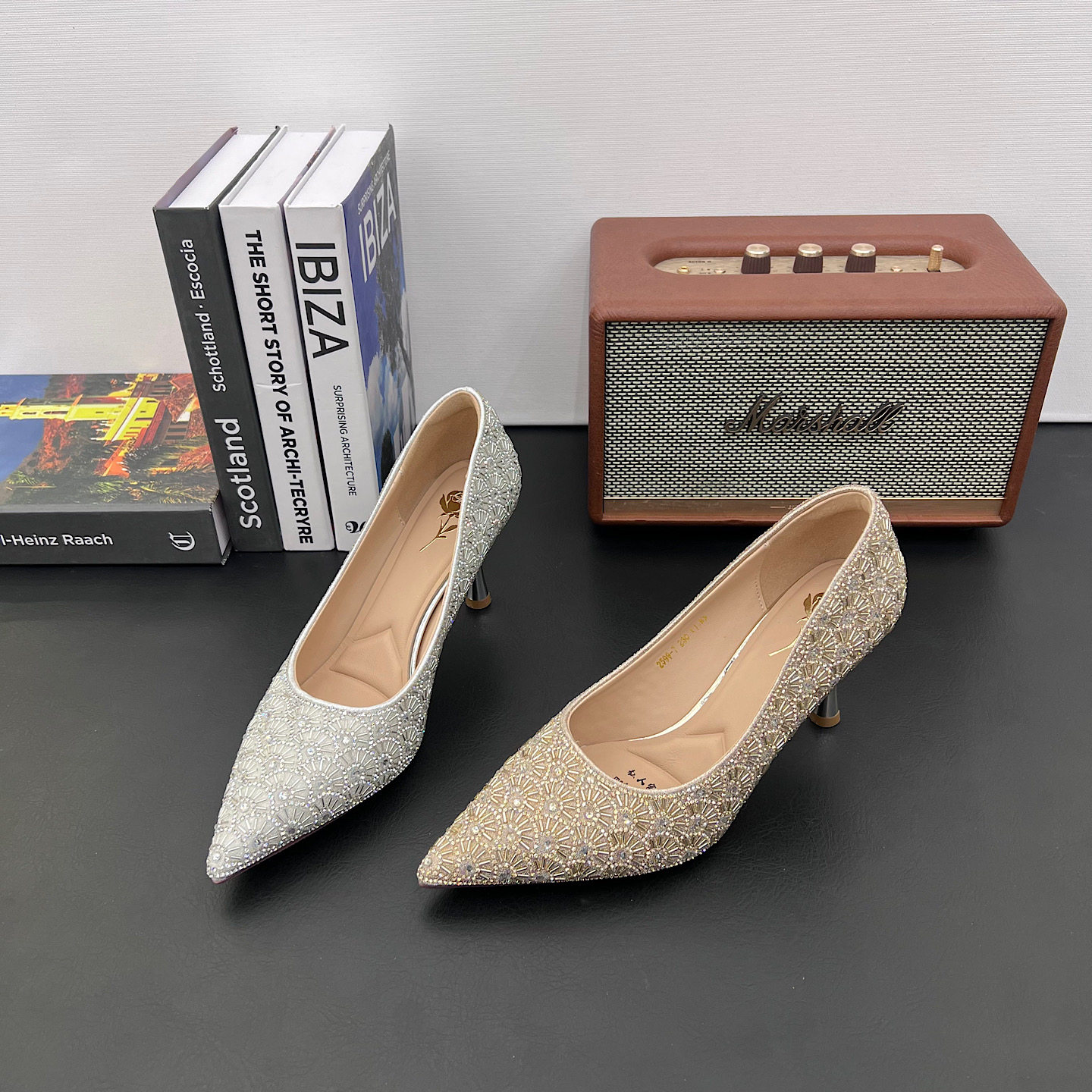 法式气质水钻高跟鞋女2026春季新款细跟尖头浅口单鞋百搭宴会鞋潮