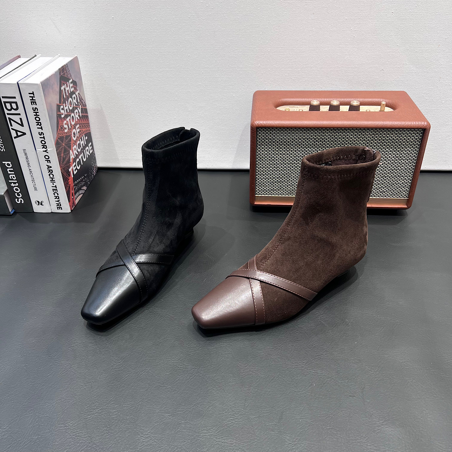 2025冬季新款洋气舒适软底短靴时尚轻便显瘦加绒保暖马丁靴女鞋潮