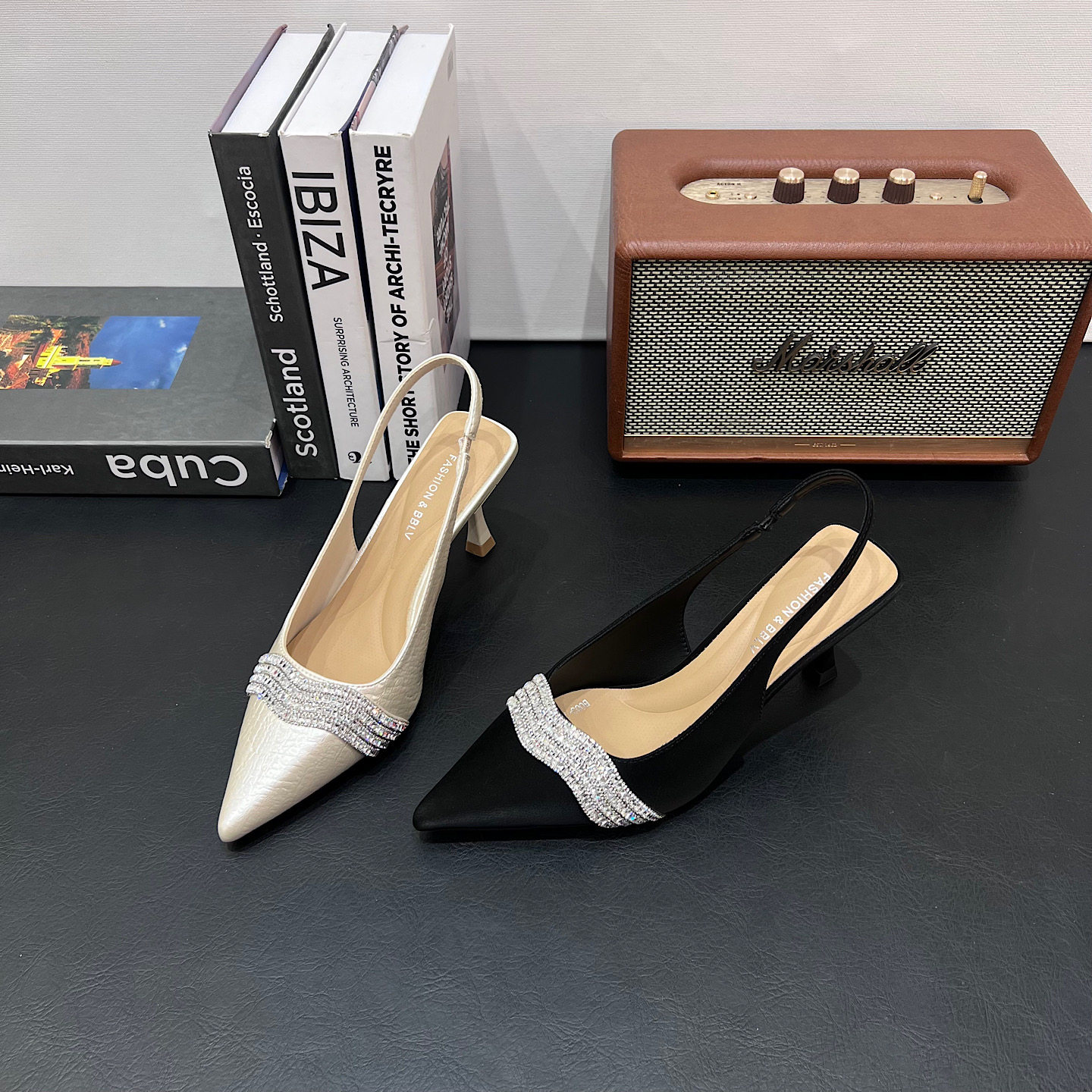 欧货超火水钻高跟鞋女2026春夏新款细跟尖头单鞋法式包头女凉鞋潮