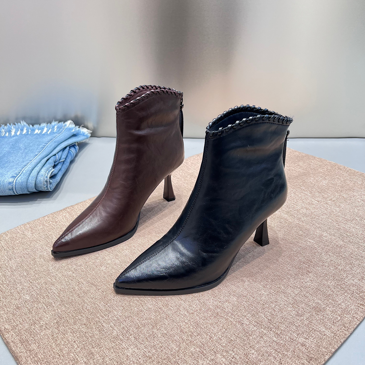 2025秋冬季新款尖头高跟短靴女英伦风复古百搭通勤加绒马丁靴女靴