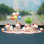 2025新款 车载摆件可爱招财猫装 饰品网红车上创意中控台汽车内饰品