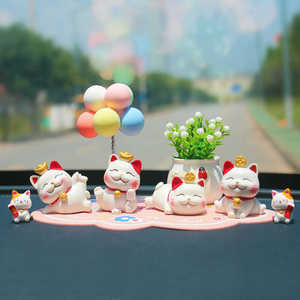 2025新款车载摆件可爱招财猫装饰品网红车上创意中控台汽车内饰品