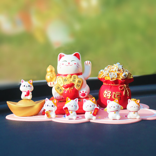 招财保平安招财猫太阳能汽车摆件