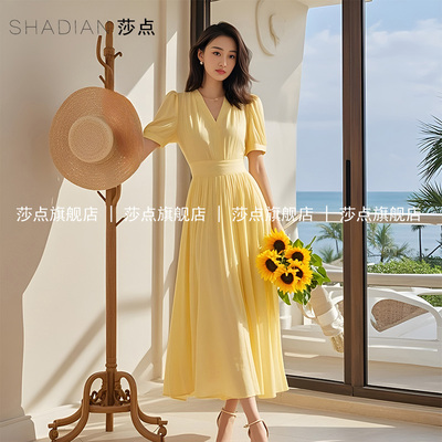 黄色V领薄纱连衣裙女夏度假风