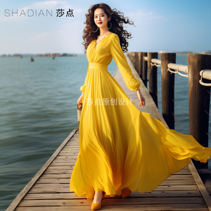 2026夏季新款黄色长袖连衣裙女高端气质过膝长礼服出游度假沙滩裙
