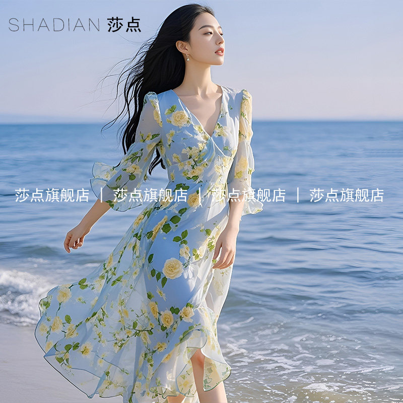 V领碎花薄纱连衣裙女夏2026