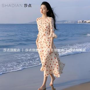 V领连衣裙女夏碎花收腰长裙显瘦收腰裙子海边度假沙滩裙 2025新款