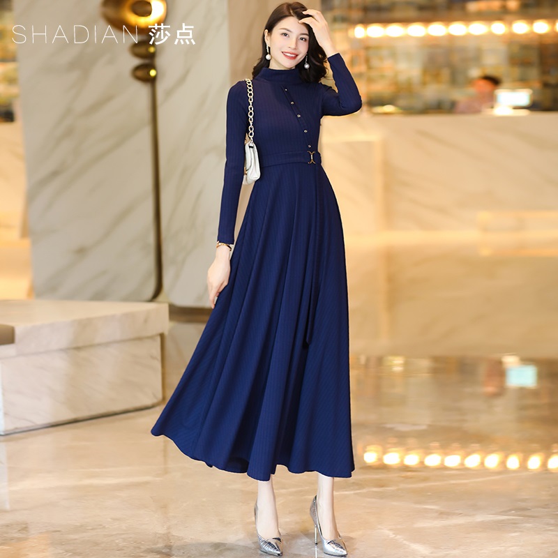 蓝色长袖早秋针织连衣裙秋季2023新款女气质显身材过膝长裙大摆裙