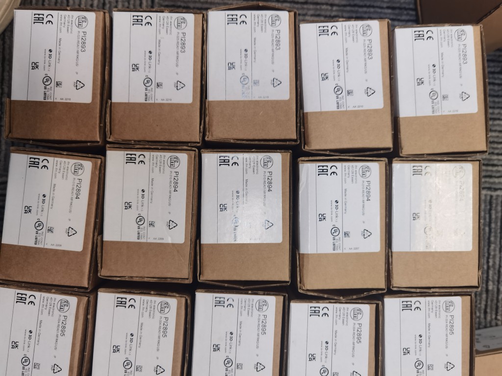 包邮 IFM  PI2895 PI2896 PI2899传感器现货实价只有30支