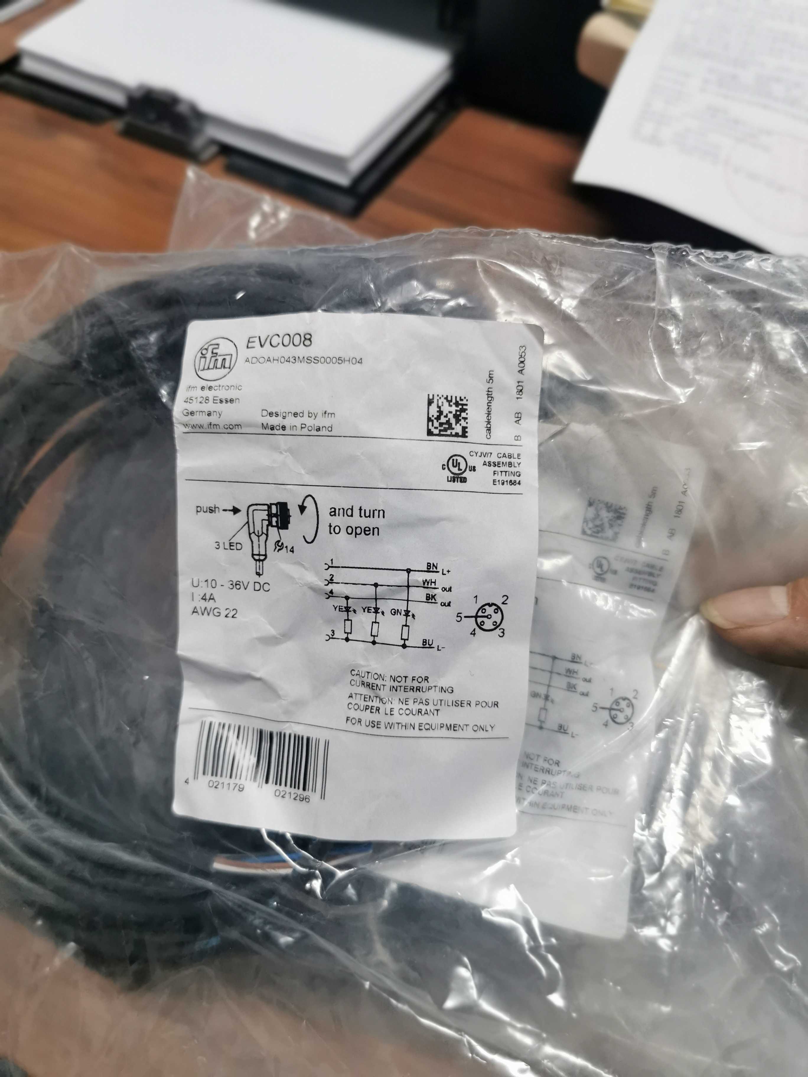 包邮【假一罚十】IFM EVC008 5M E10409连接线原装现货