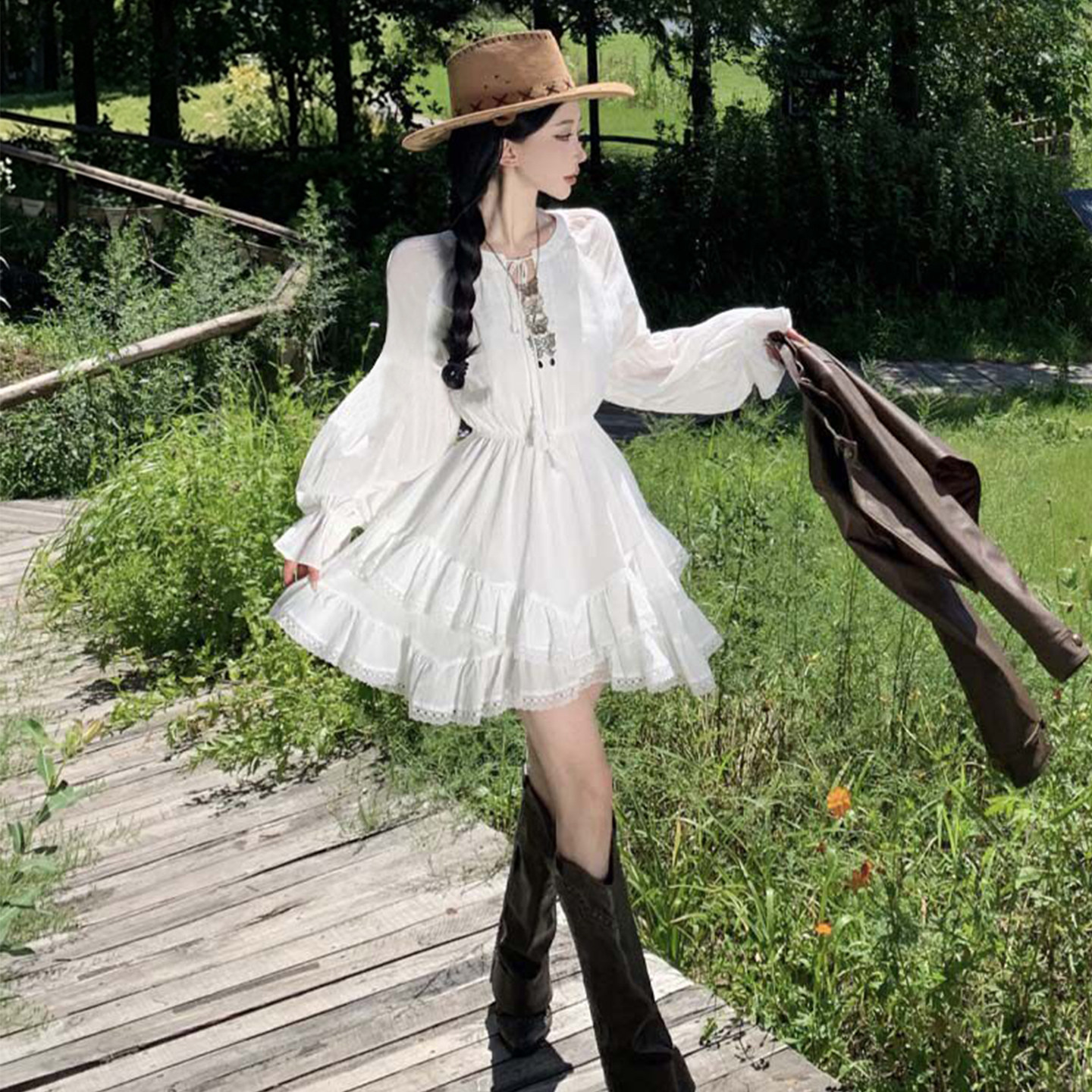 绝美法式长袖连衣裙2026新款秋季千金生日白色度假风大摆短款裙子