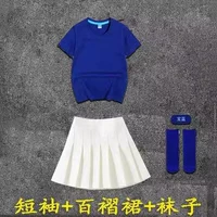 Синяя юбка в складку, носки