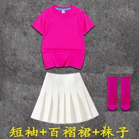 Красная юбка в складку, носки