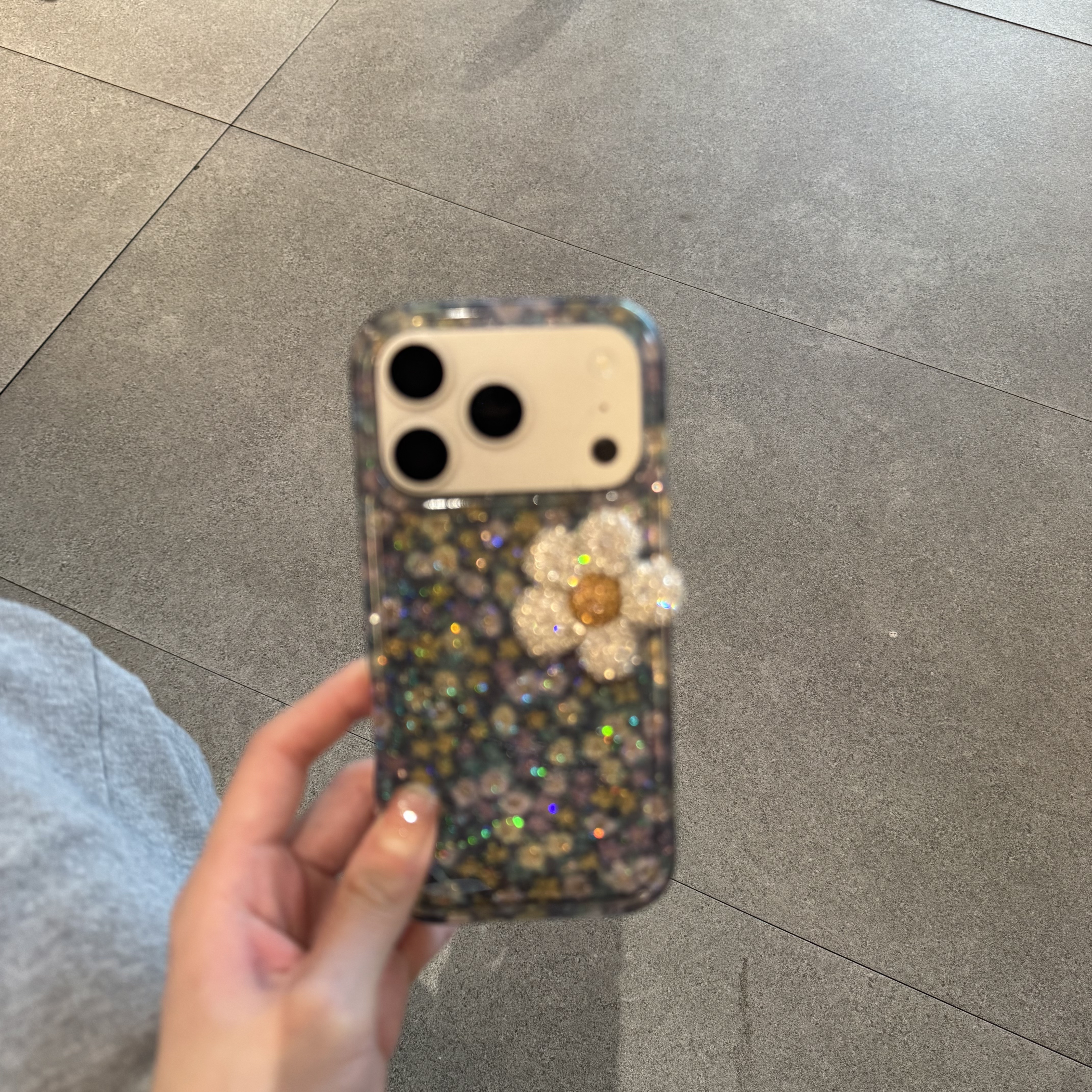 ins韩系简约法式气质黄色小碎花爆闪银小雏菊水钻贴适用苹果14Promax手机壳16女16pro苹果17promax韩15苹果17