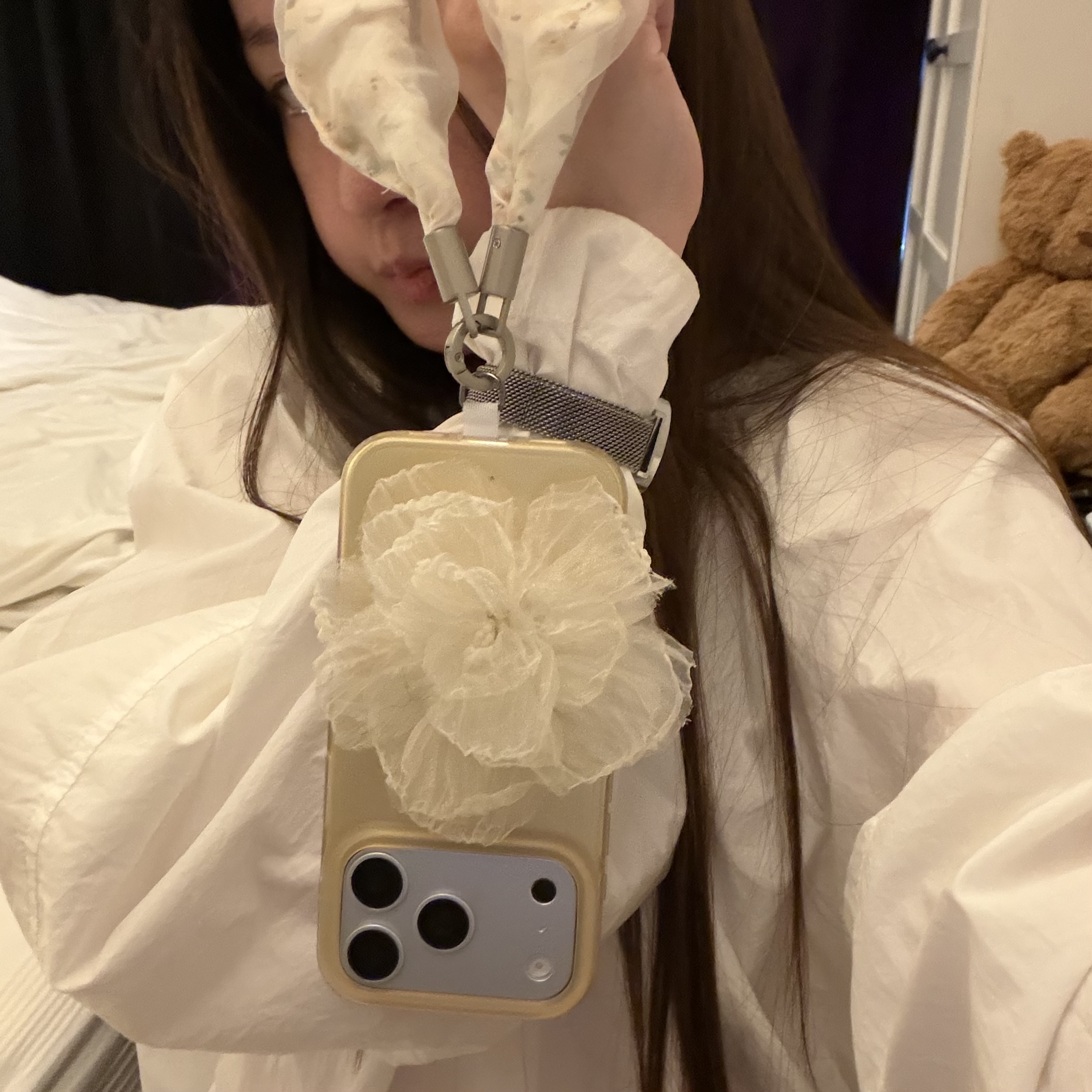 韩系ins气质香槟金欧根纱复古黄花朵支架可爱淑女风适用15Promax手机壳16女16pro 17promax韩15女17Pro