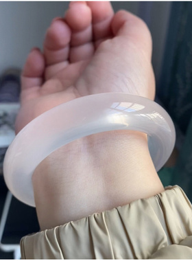 新品上架咯 全部都是奶体  天然奶白晶手镯 超级好看 女款