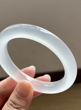 新品上架 天然奶白晶手镯 女款 室内自然光拍摄 全净体56mm