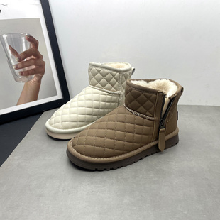 2025冬季新款菱格纹韩版雪地靴加绒保暖短靴防滑平底毛绒女棉靴