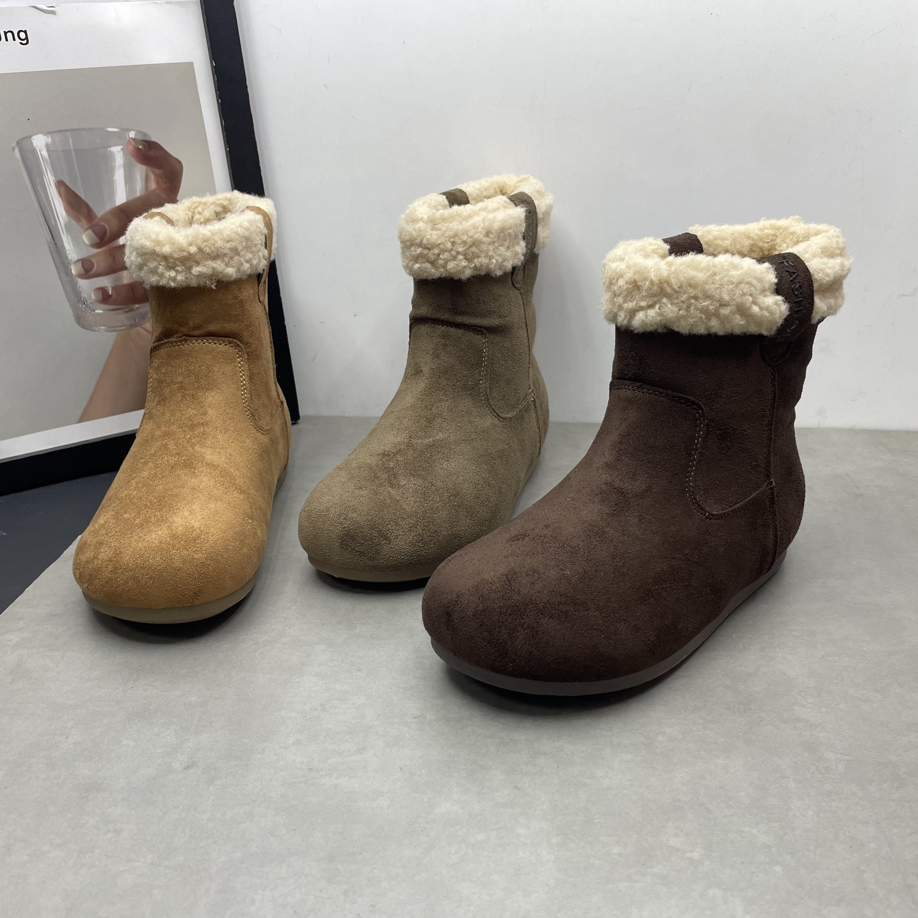 工厂断码女鞋2025冬季新款圆头丑萌卷边复古勃肯鞋加绒保暖女棉靴