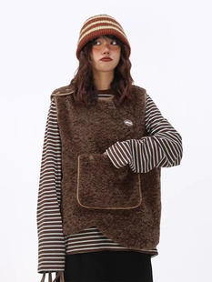 嬉游记原创2023冬款不规则花瓣下摆羊羔毛马甲女保暖毛毛套头背心