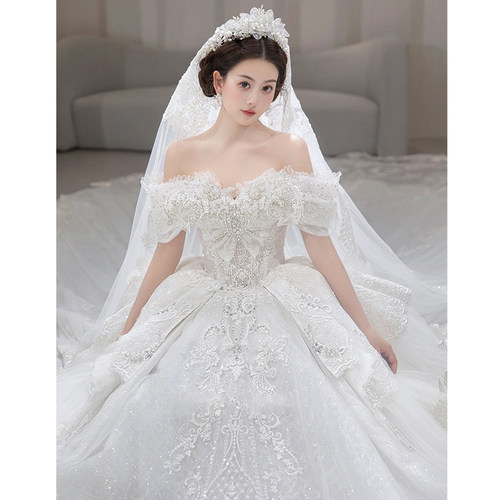 在逃公主一字肩法式婚纱2025新款