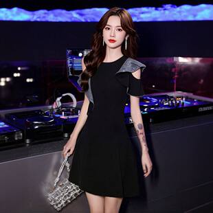 轻奢黑色露肩拼色圆领连衣裙收腰显瘦荷叶边短裙气质宴会晚礼服女