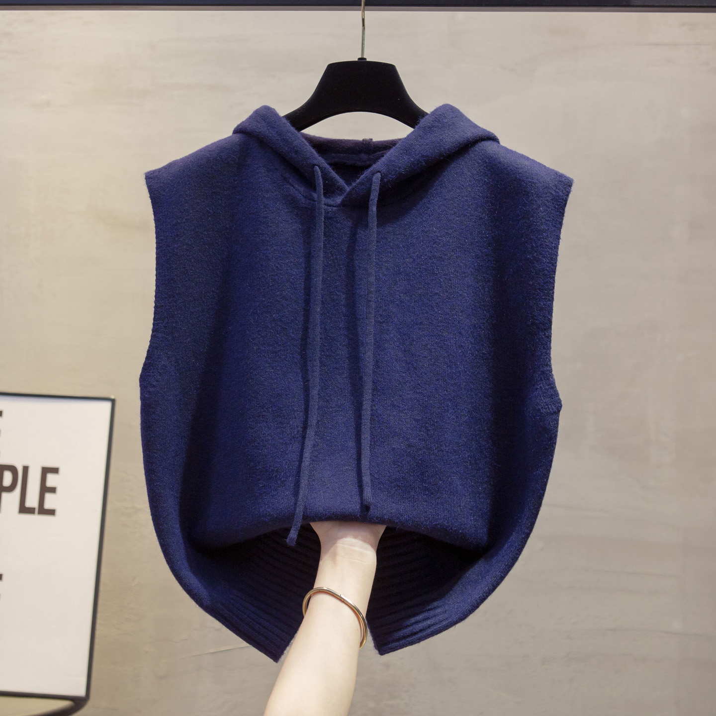 连帽针织马甲背心女2025秋冬新款叠穿无袖套头毛衣纯色百搭坎肩