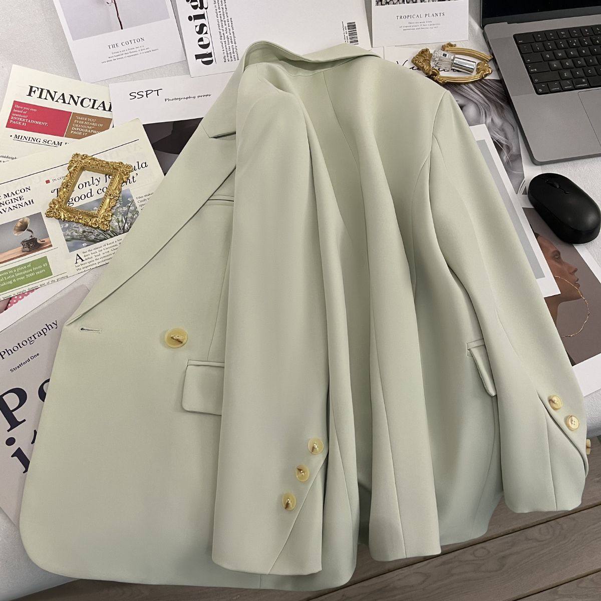 高级感绿色爆款名媛休闲西装外套女春秋季设计感小众宽松显瘦西服