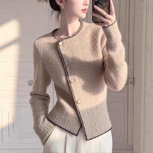 设计感小众高级感加厚毛衣外套女秋冬新款小香风洋气针织开衫上衣