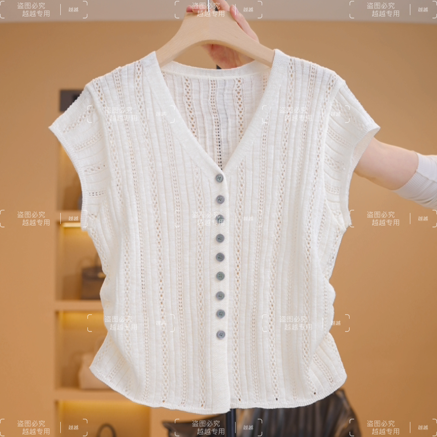 【越越】海岛碎片~时髦V领针织镂空短袖T恤-A835-Y11024-GB