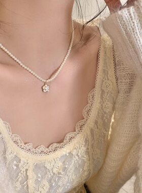 珍珠项链女小众轻奢高级感锁骨链花朵吊坠颈链