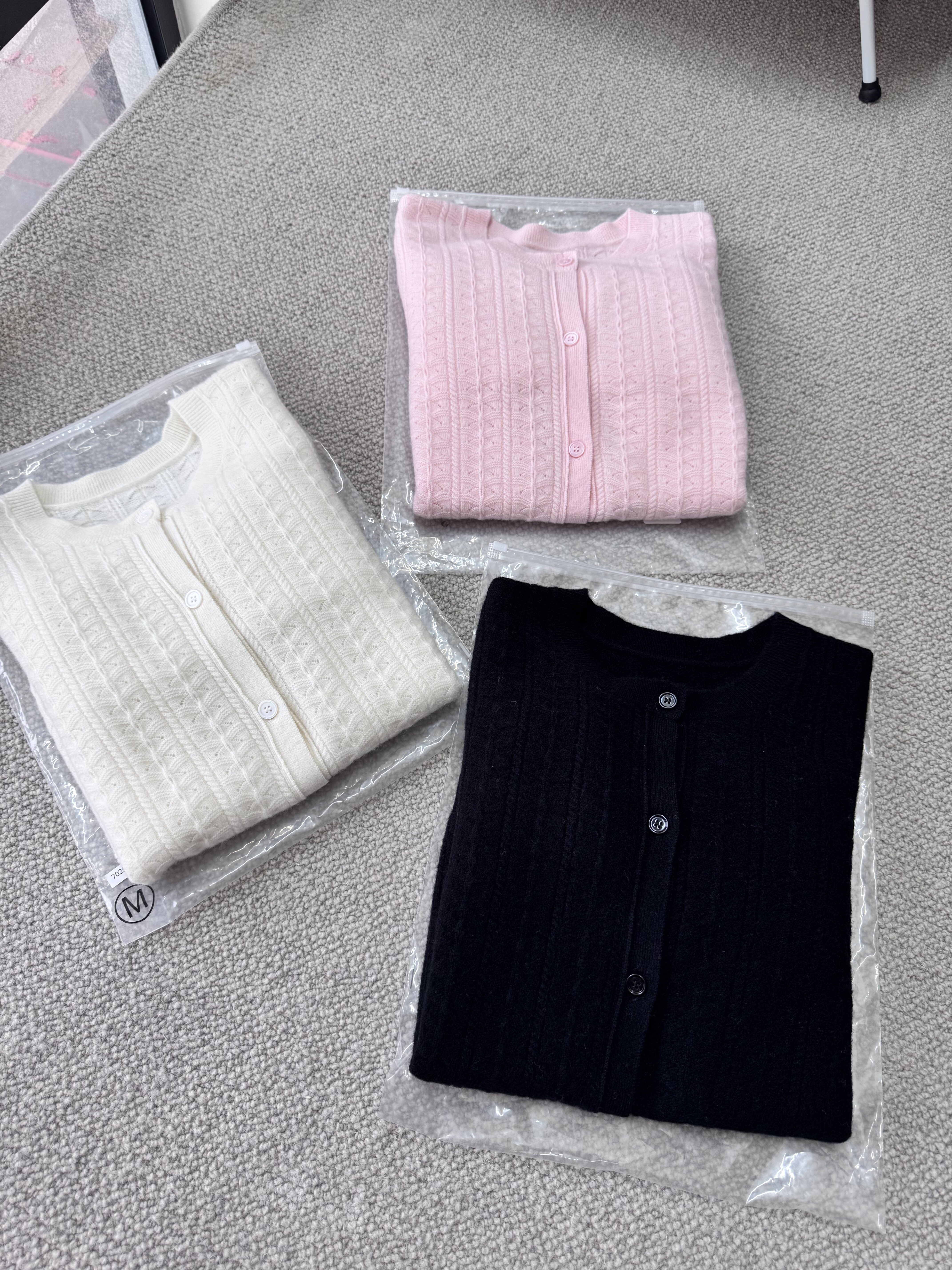 M码织花圆领100纯羊毛开衫女纯色气质宽松针织毛衣百搭外套