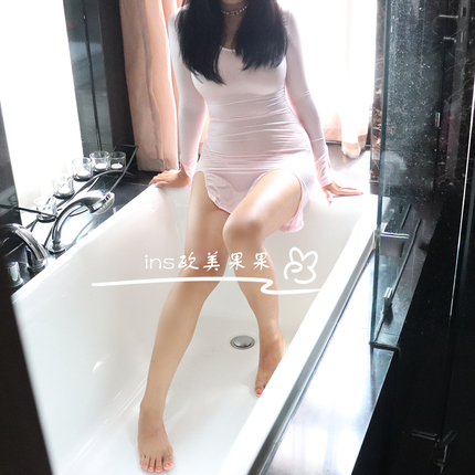 ins欧美性感V领低胸冰丝油亮开叉连衣裙复古女人味修身旗袍裙夏日