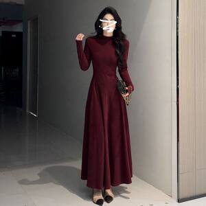2025秋冬新款红色长袖连衣裙修身配大衣的内搭a字打底长裙高级