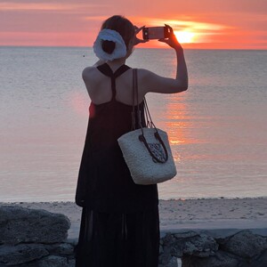 法式黑色露背挂脖背心连衣裙子女夏季2025新款设计感海边度假长裙