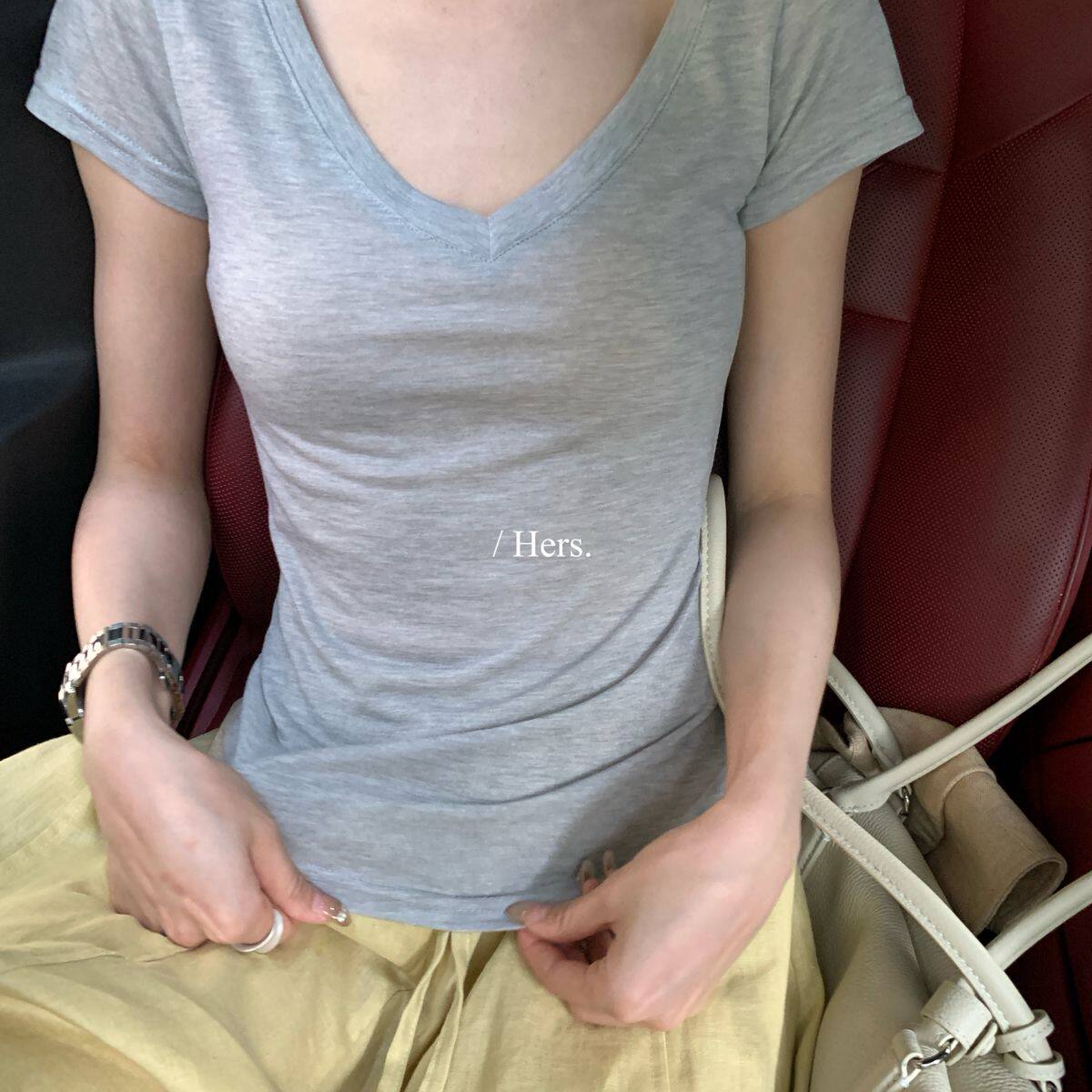 Hers-瘦）日常百搭薄款舒适V领掐腰短袖T恤(均码S码；加码啦)8037