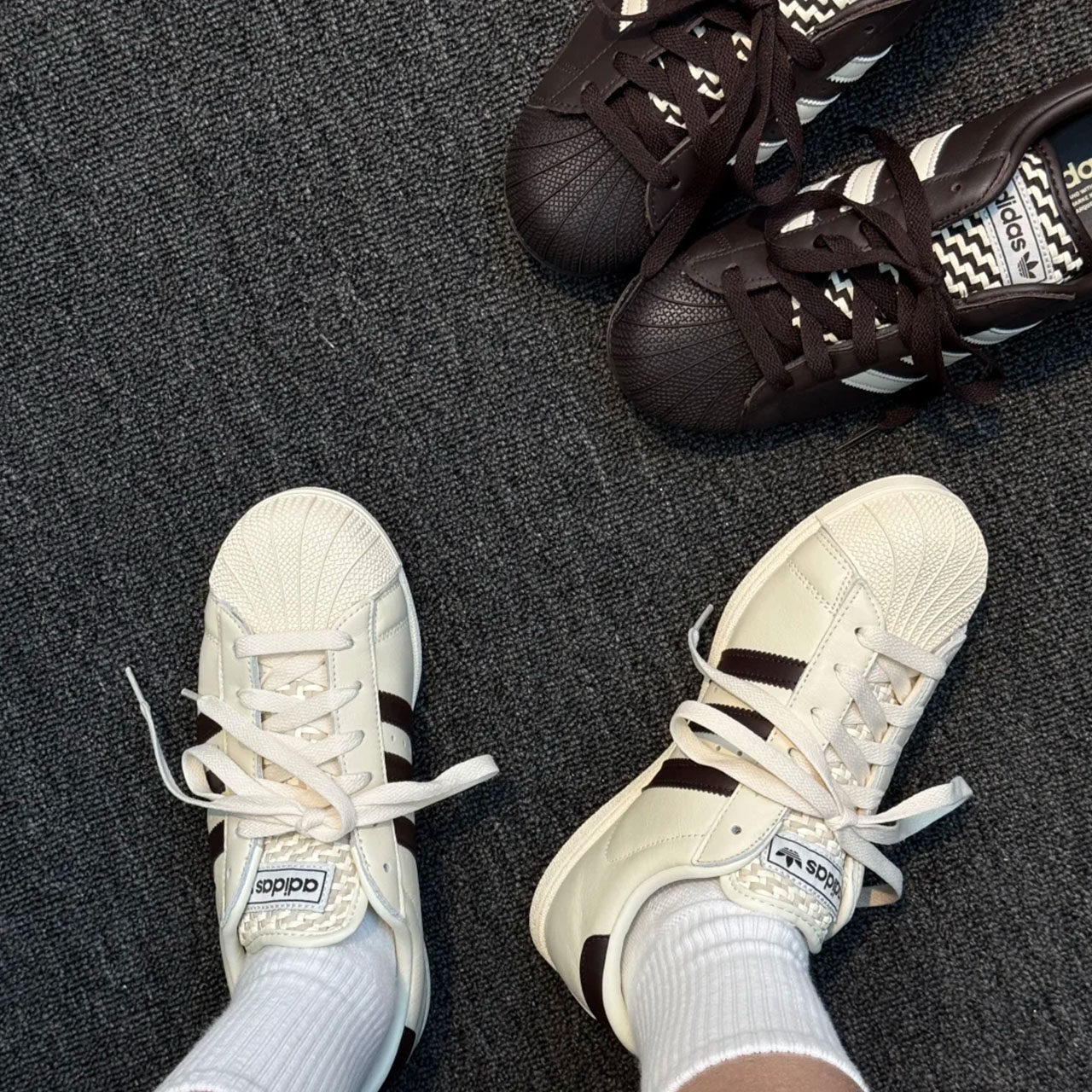 adidas阿迪达斯三叶草男女薄底复古贝壳头运动板鞋KK0421 KK0422