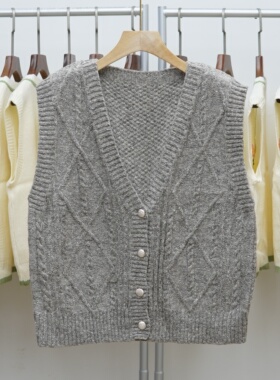 622 春秋韩版V领麻花针织马甲女无袖单排扣百搭显瘦叠穿背心坎肩