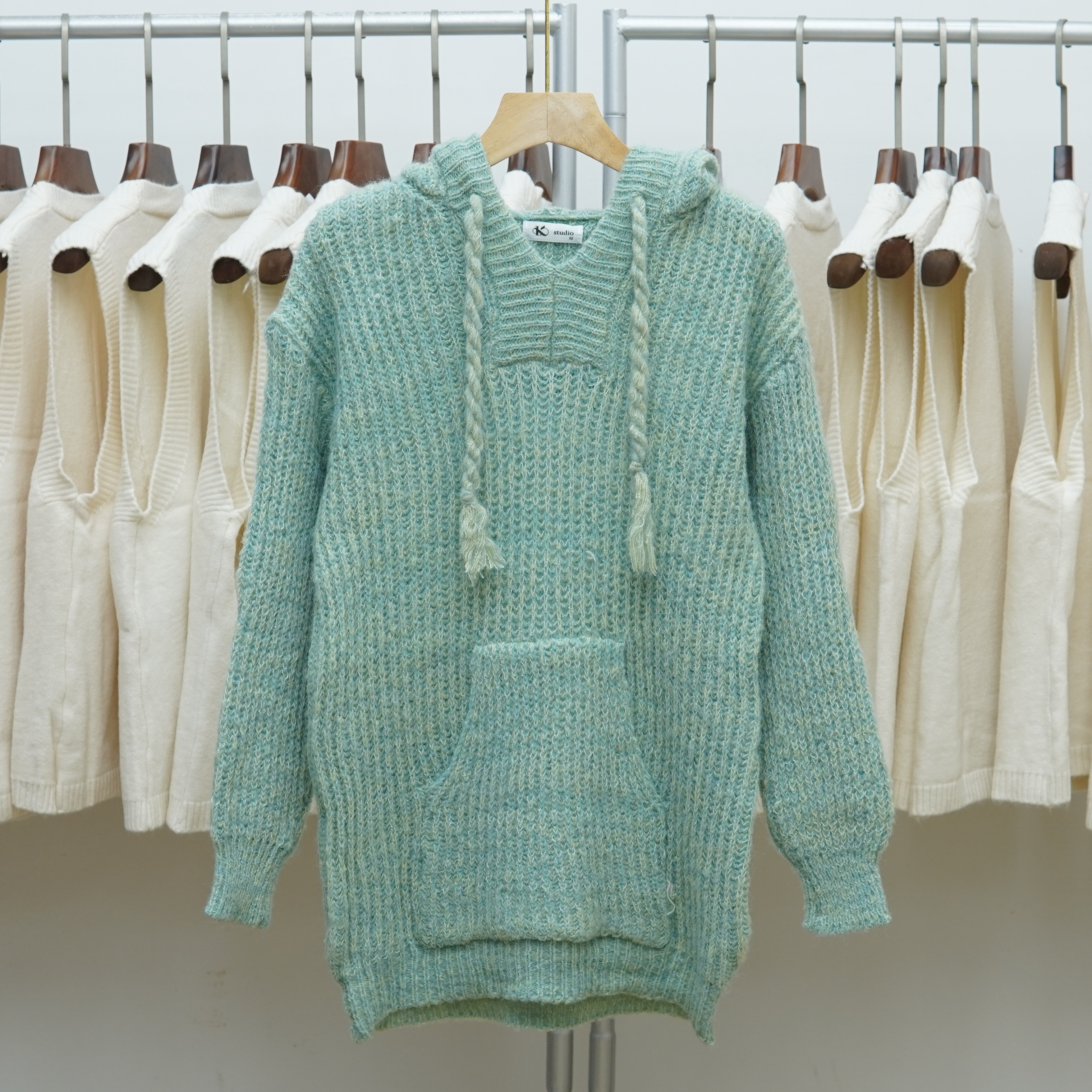 软糯春装连帽抽绳针织衫上衣