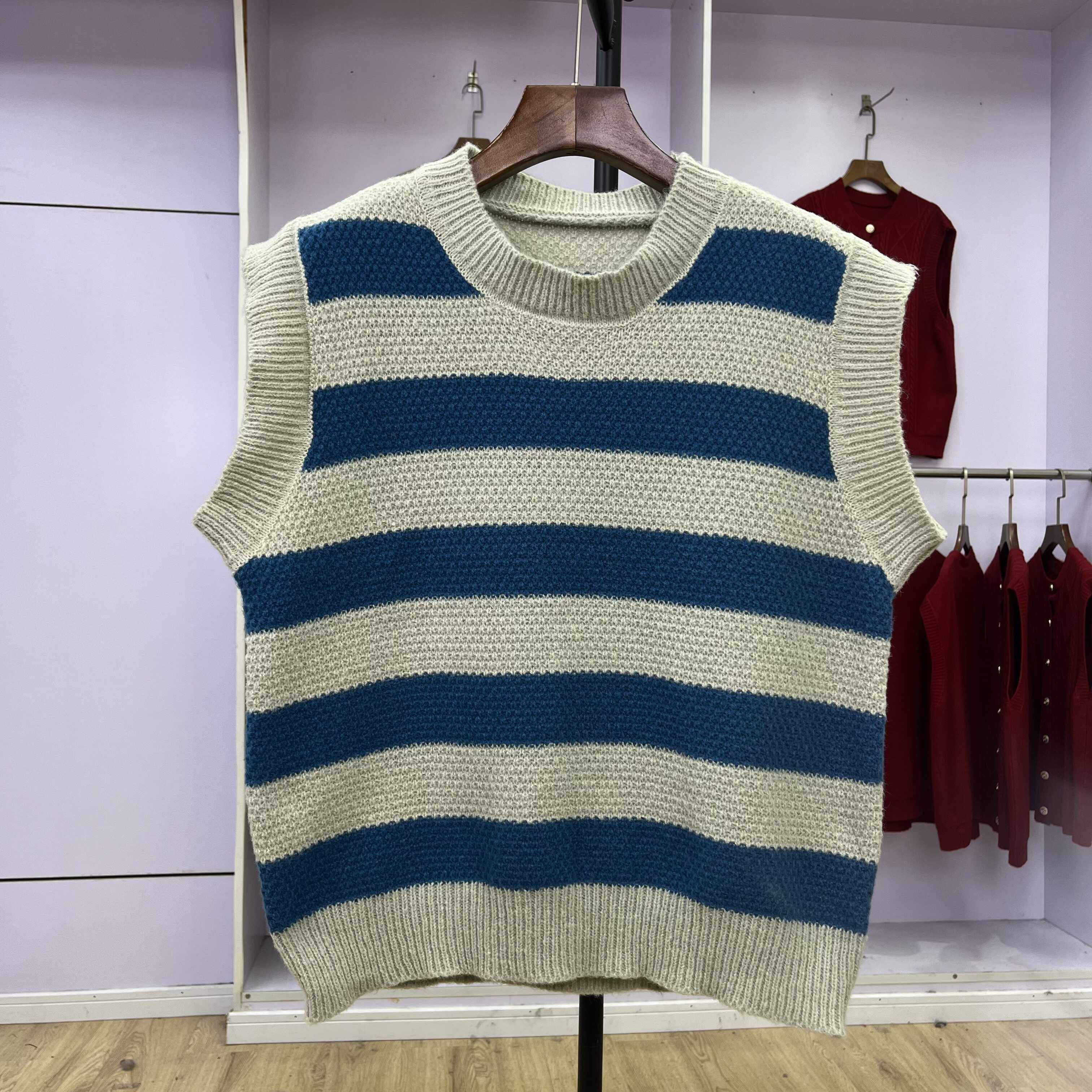 749 秋冬新款圆领条纹针织马甲女宽松休闲无袖毛衣背心坎肩外穿潮